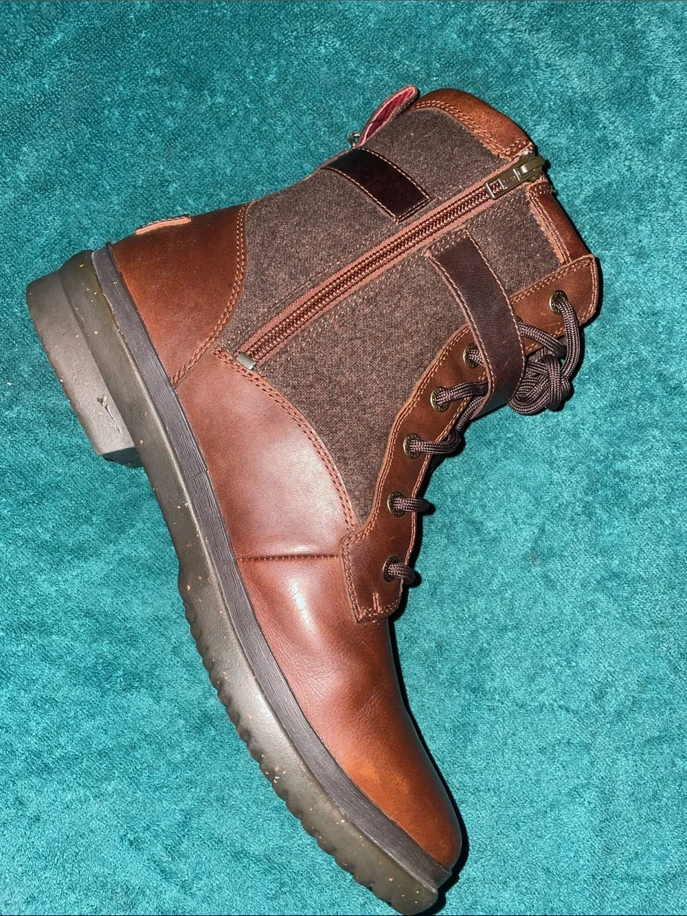 UGG Kesey boots